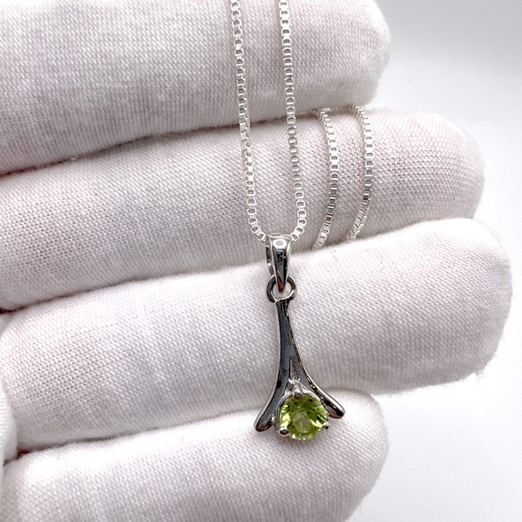 Genuine Peridot .925 Sterling Silver Necklace - Picture 1 of 12
